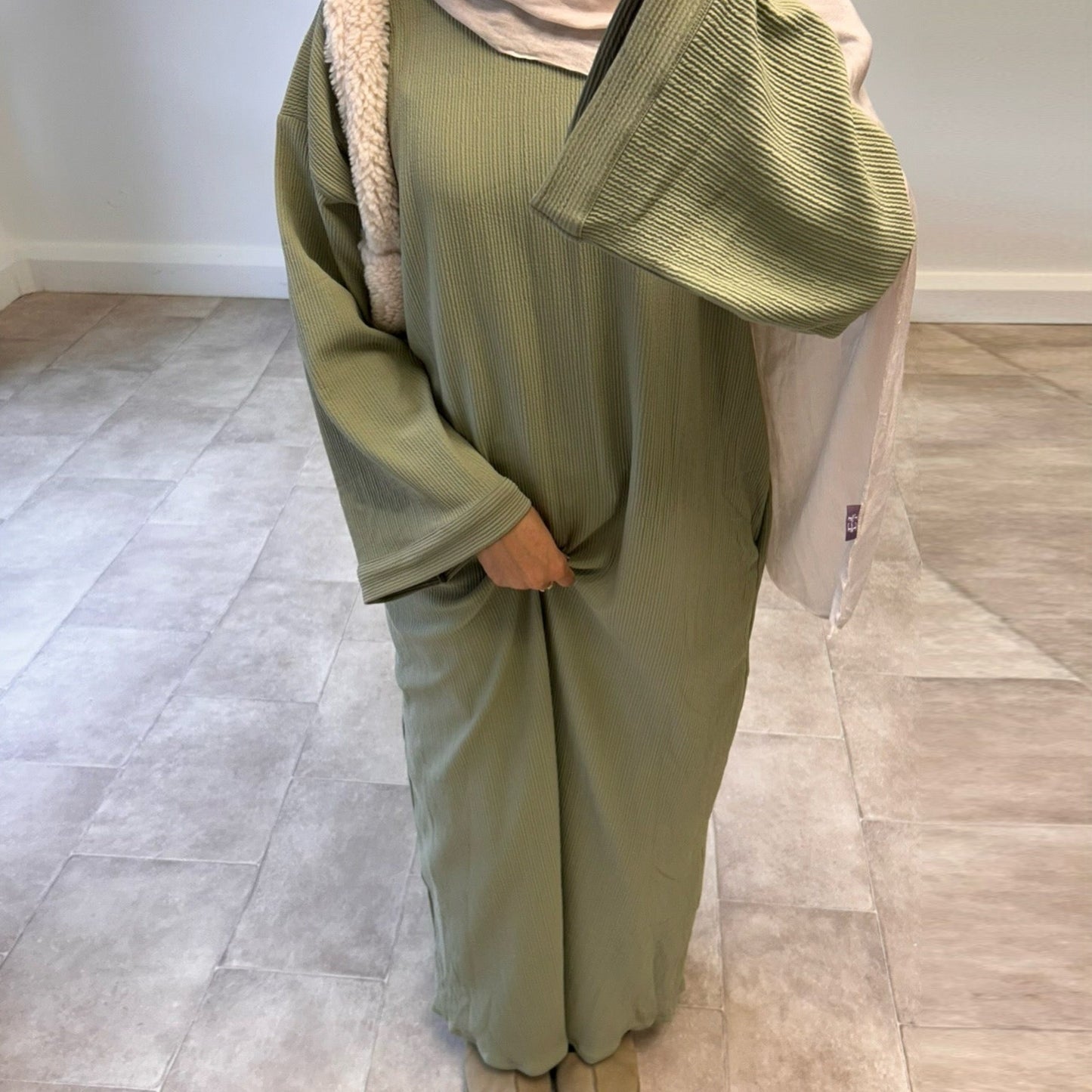 MH83 Oversized Abaya Dress for Women – Ribbed, Balloon Sleeve, Full-Length Modest Islamic Wear