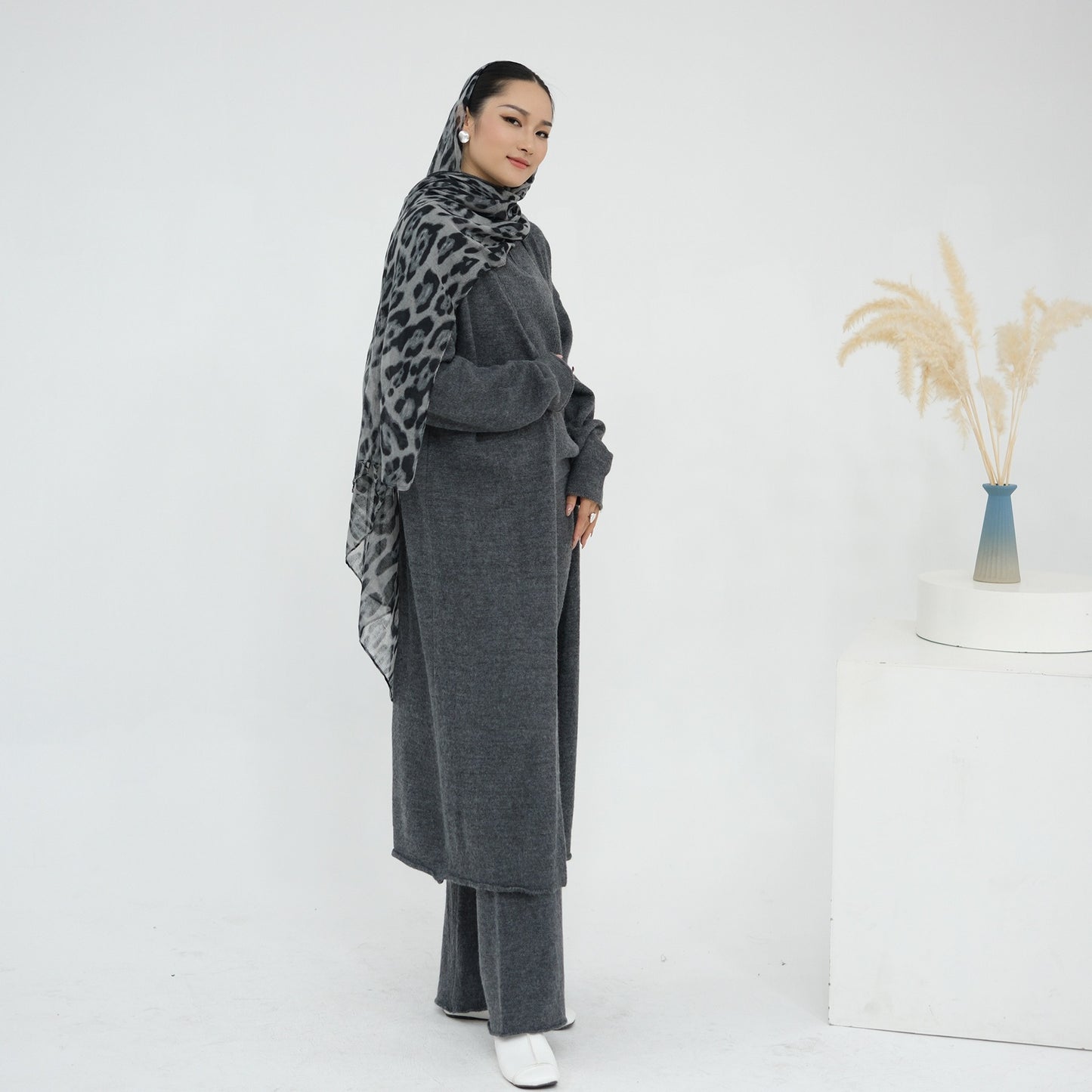 MH73 Muslim Women Winter Knit Abaya Set – 3-Piece Cardigan, Vest & Pants