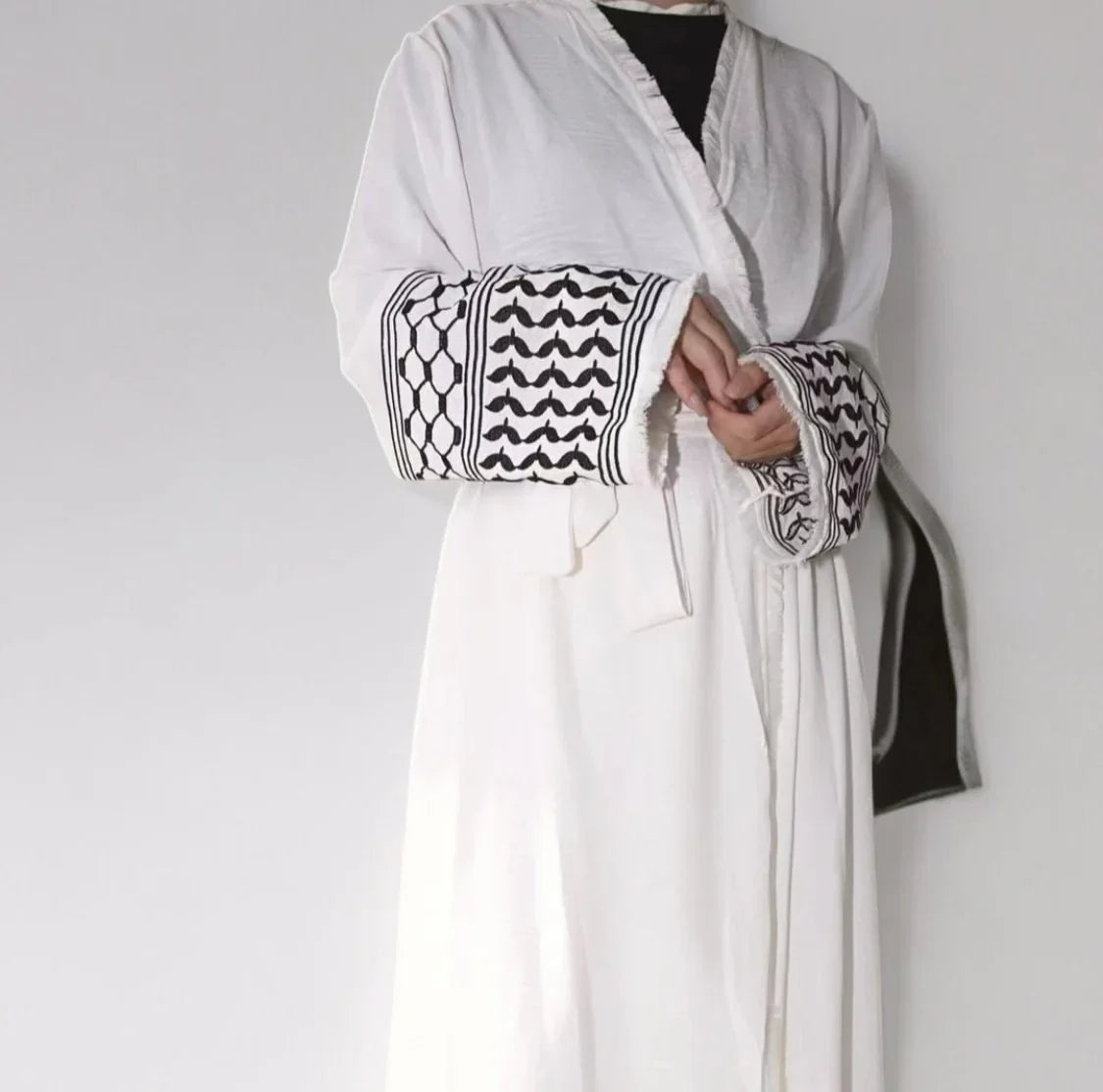 MH16 Keffiyeh Kimono Abaya – Belted Robe with Tassels (Cardigan + Inner)