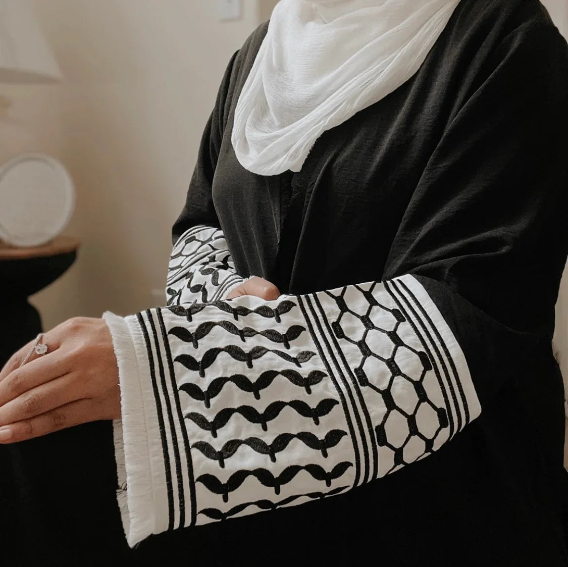 MH16 Keffiyeh Kimono Abaya – Belted Robe with Tassels (Cardigan + Inner)