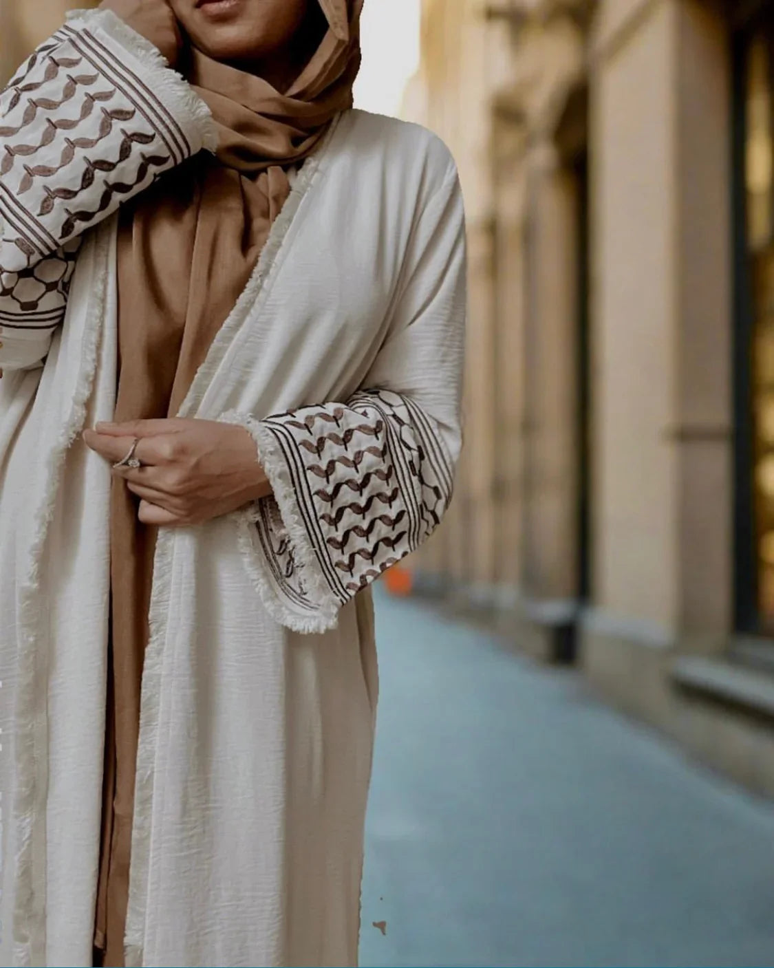 MH16 Keffiyeh Kimono Abaya – Belted Robe with Tassels (Cardigan + Inner)