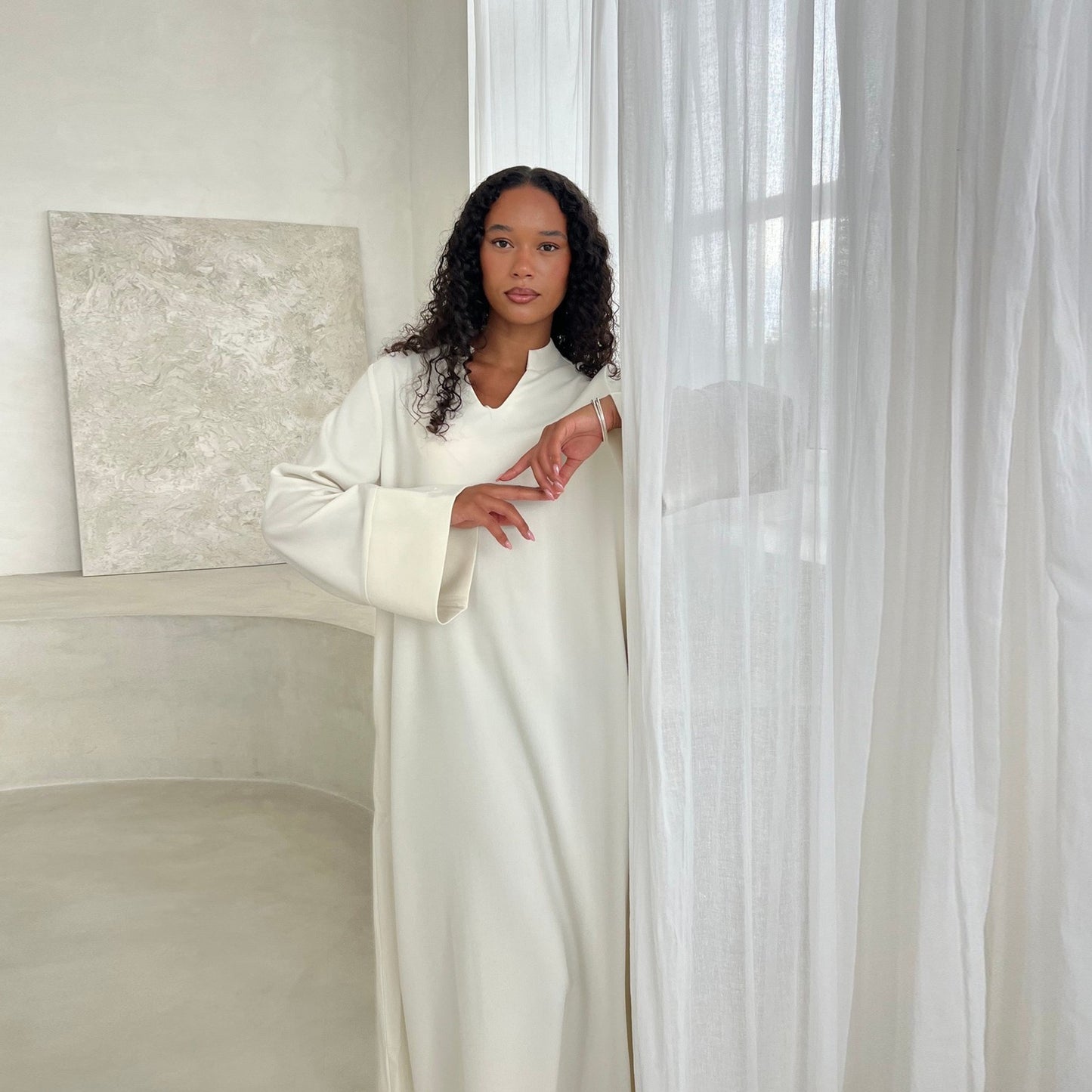 MH93 Plain Abaya Maxi Dress with Pockets – Opaque Wide Cuffs & V-Notch