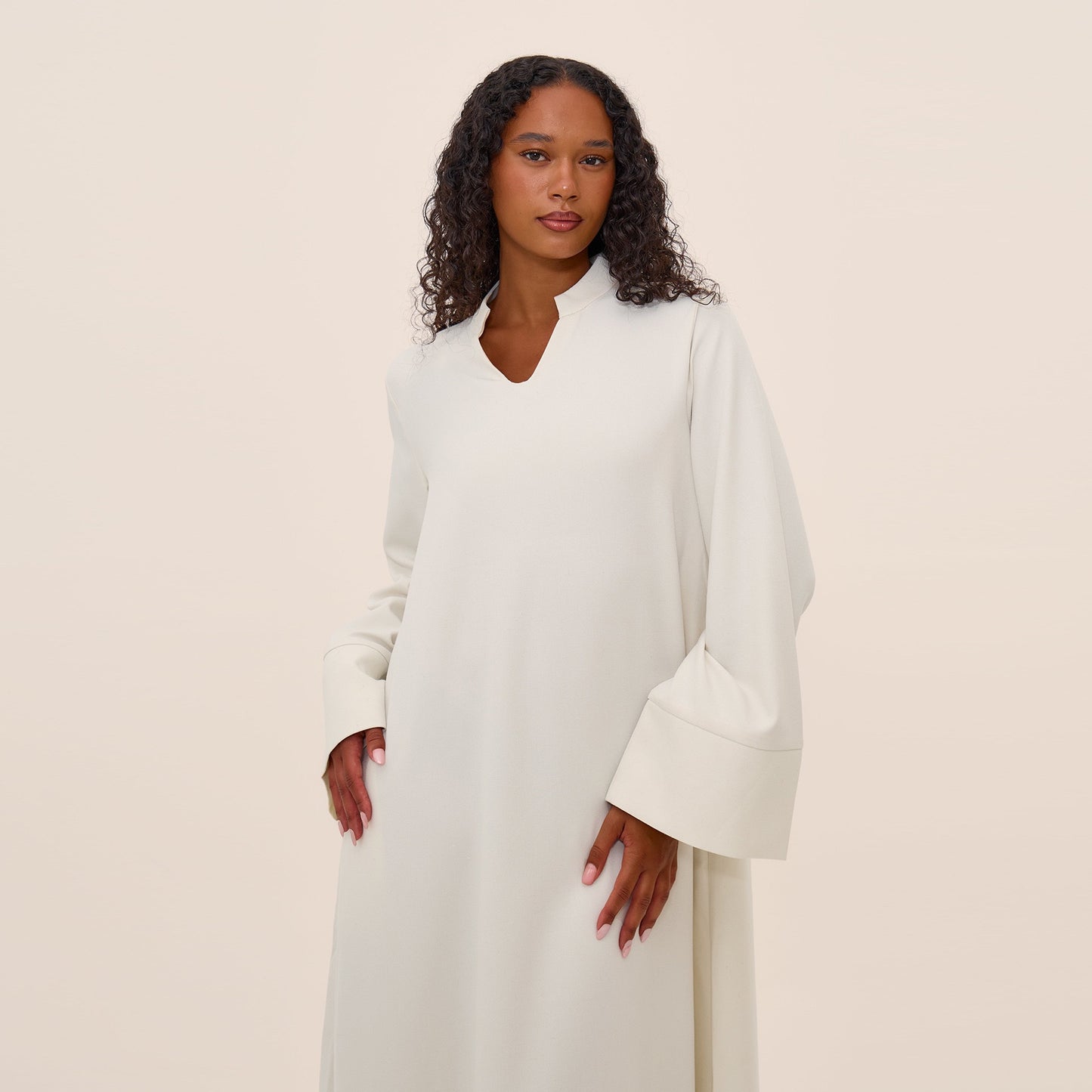 MH93 Plain Abaya Maxi Dress with Pockets – Opaque Wide Cuffs & V-Notch