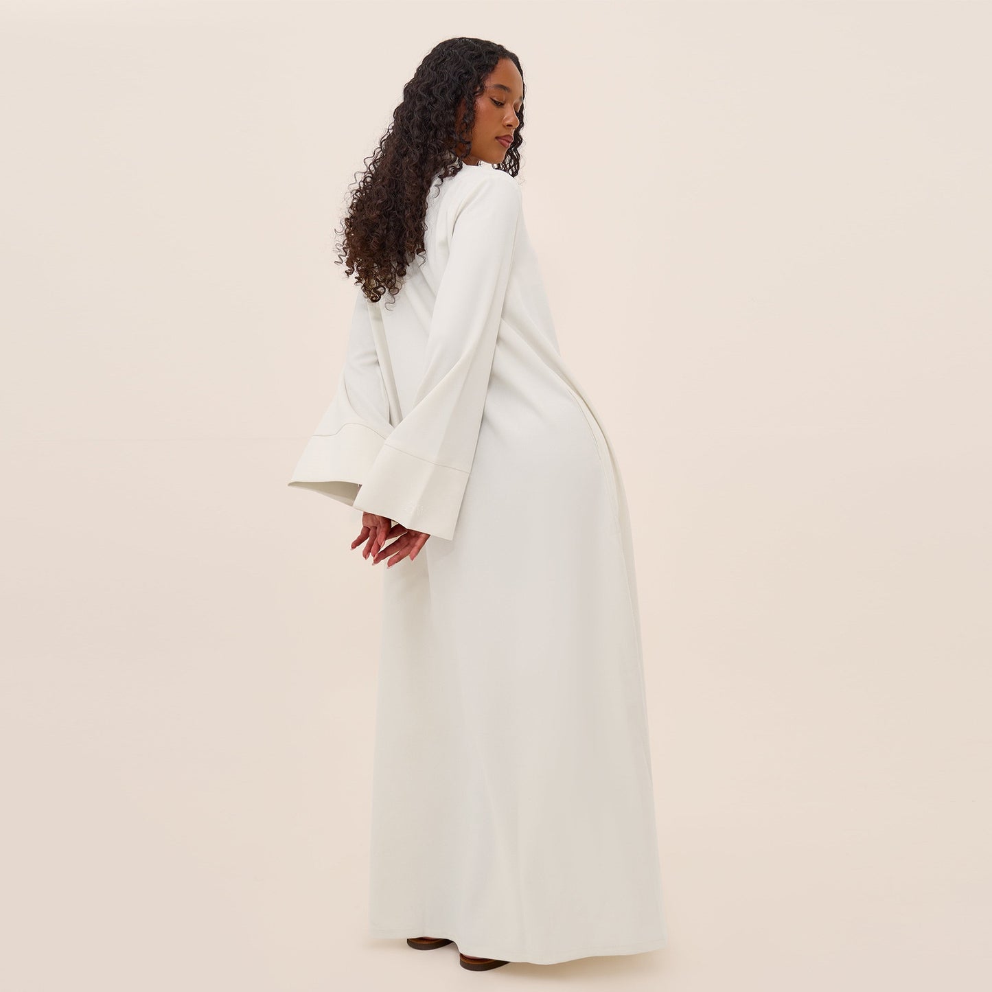 MH93 Plain Abaya Maxi Dress with Pockets – Opaque Wide Cuffs & V-Notch