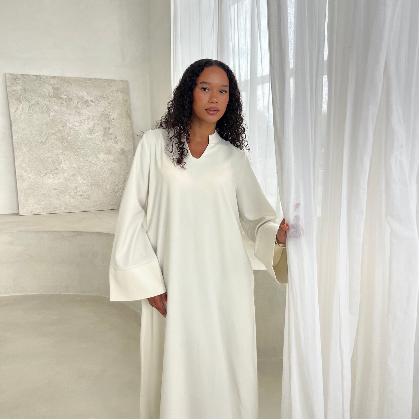 MH93 Plain Abaya Maxi Dress with Pockets – Opaque Wide Cuffs & V-Notch