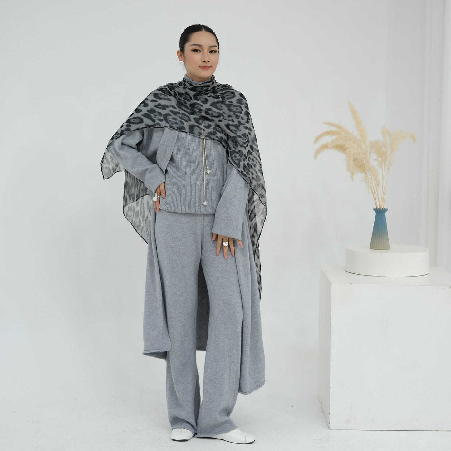 MH73 Muslim Women Winter Knit Abaya Set – 3-Piece Cardigan, Vest & Pants