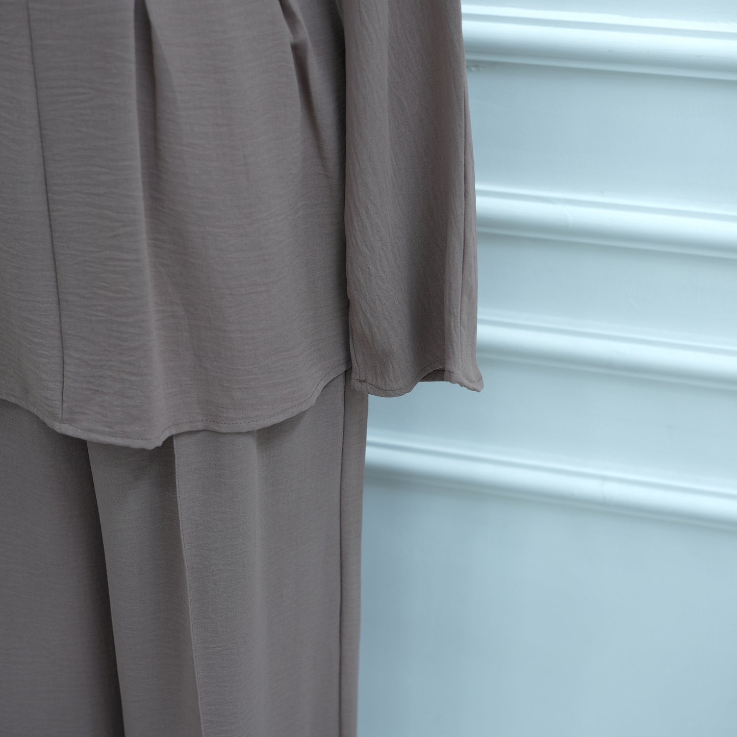 MH92 Modest Two-Piece Set – Ice-Silk Crepe Peplum Tunic & Wide-Leg Pants | Office • Travel • Eid Outfit