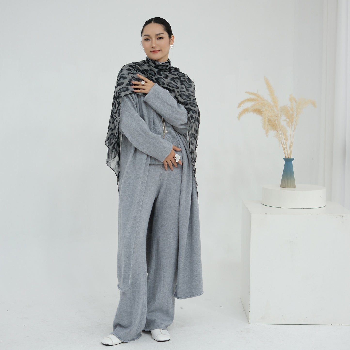 MH73 Muslim Women Winter Knit Abaya Set – 3-Piece Cardigan, Vest & Pants