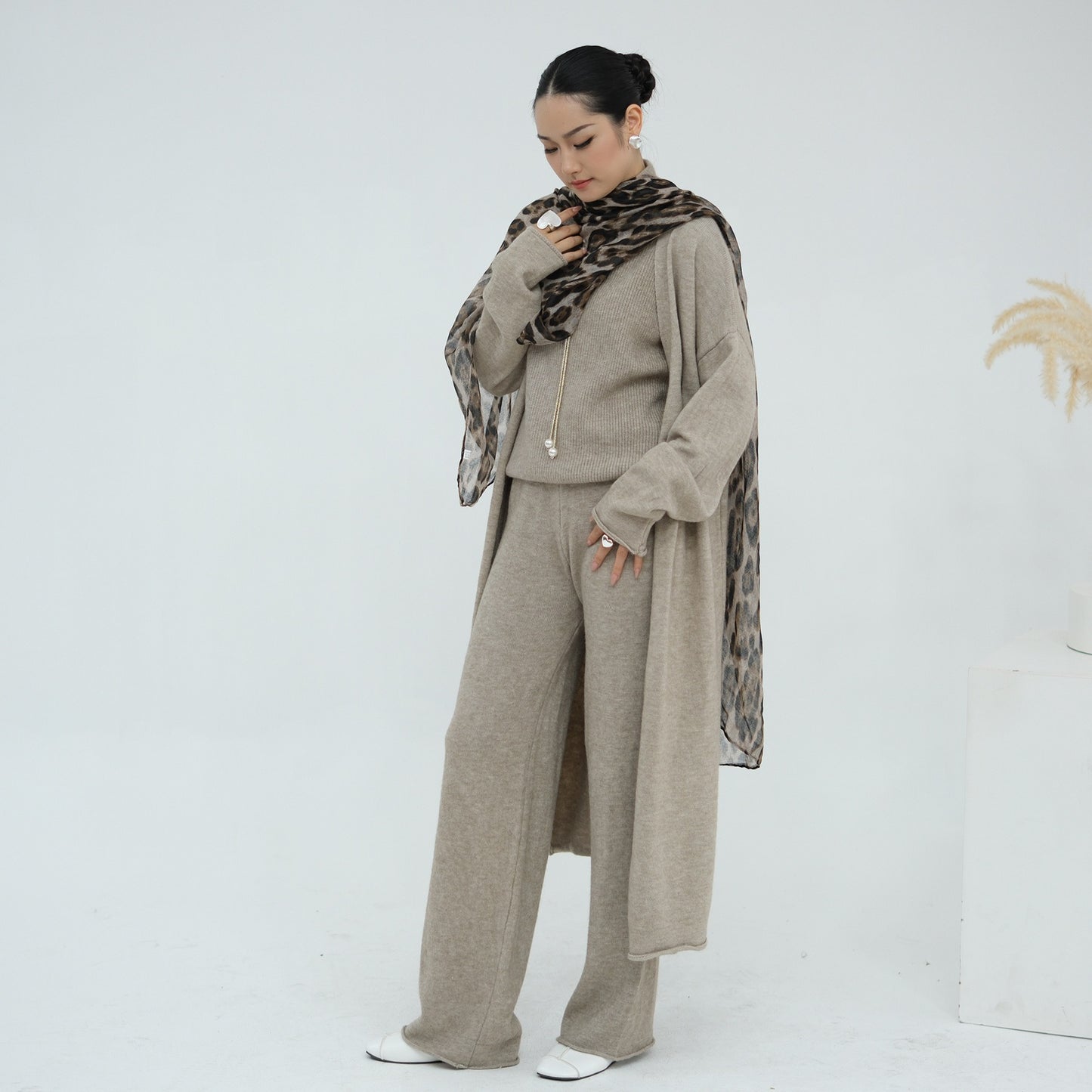 MH73 Muslim Women Winter Knit Abaya Set – 3-Piece Cardigan, Vest & Pants